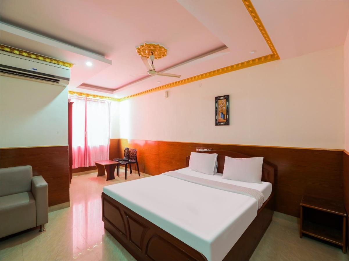 Capital O 84002 Hotel Top In Town President Kushālnagar Exterior photo
