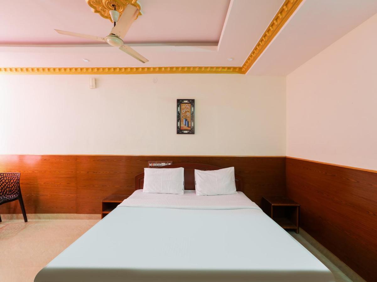 Capital O 84002 Hotel Top In Town President Kushālnagar Exterior photo