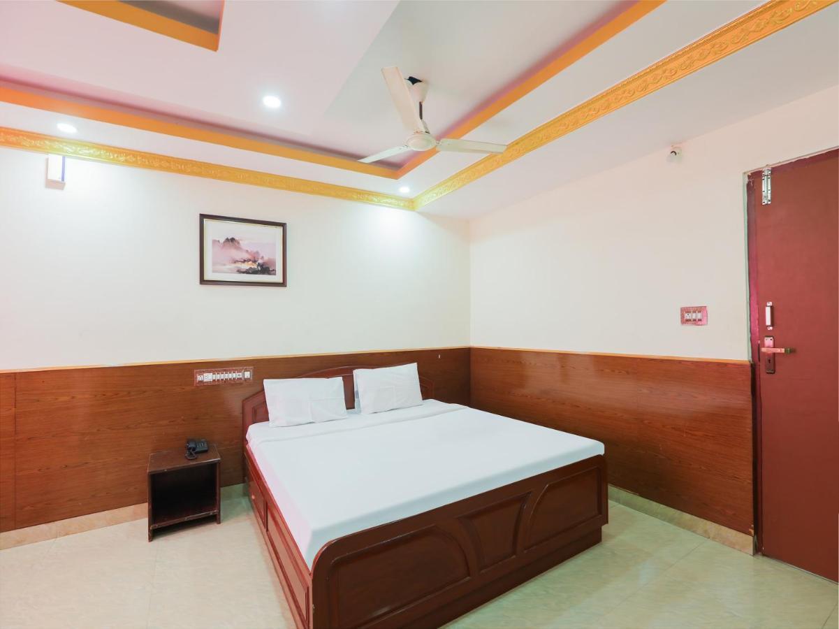 Capital O 84002 Hotel Top In Town President Kushālnagar Exterior photo
