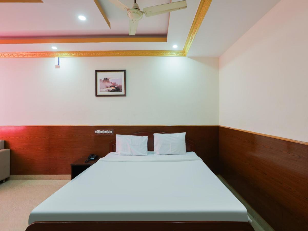 Capital O 84002 Hotel Top In Town President Kushālnagar Exterior photo