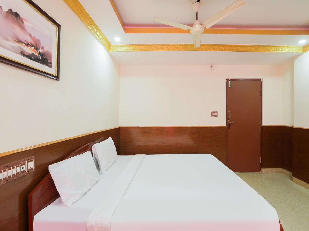 Capital O 84002 Hotel Top In Town President Kushālnagar Exterior photo